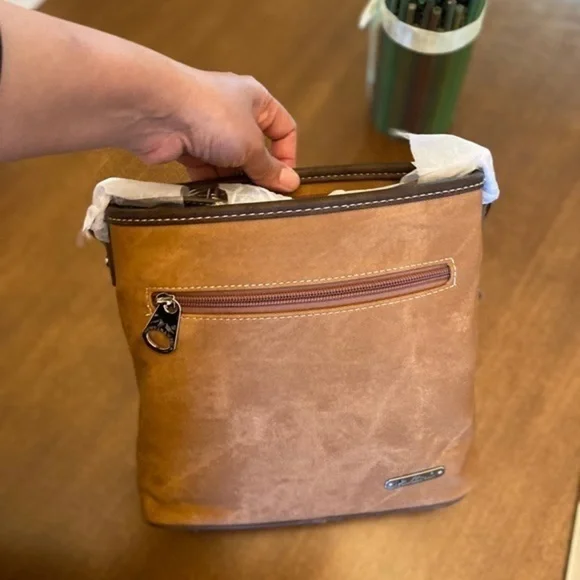 Montana west embroidery collection crossbody bag - Picture 5 of 8